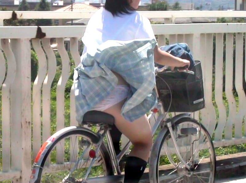 JK自転車パンチラ画像